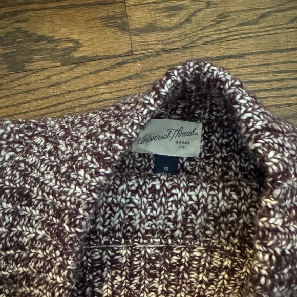 Universal Threads sweater - Picture 4 of 5